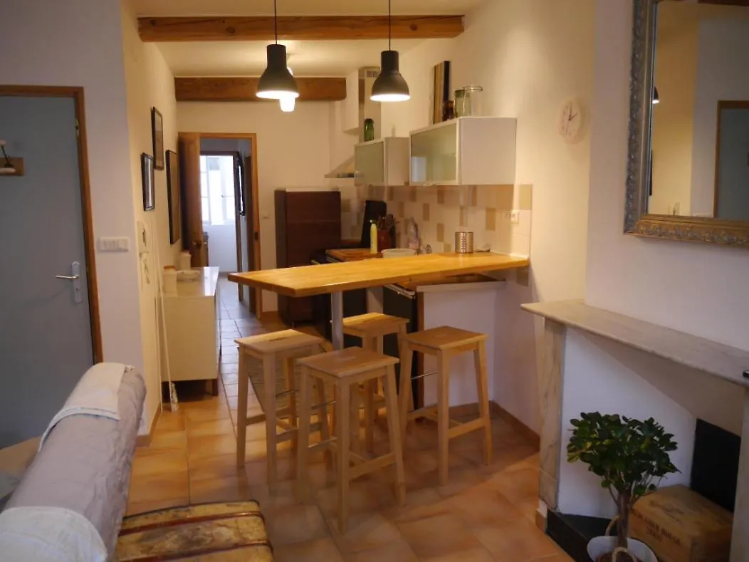 Centre Ville, Confortable appartement 60m2 Avignon 0*,  France